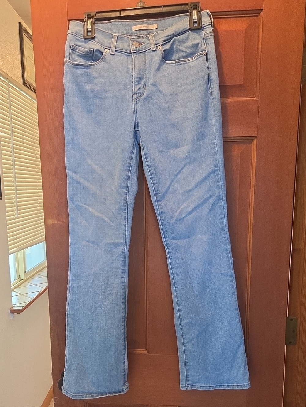 Levi Jeans Stretchy Cute Slight Flare